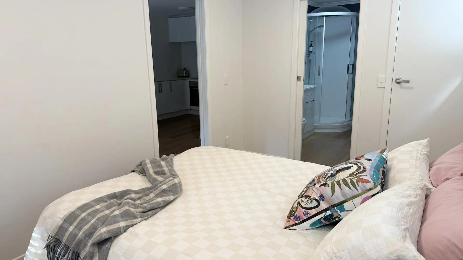 Cosy Studio Retreat Wellington Apartment